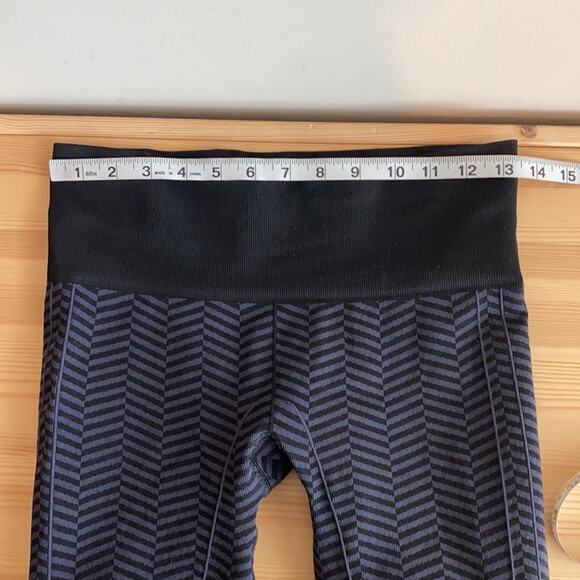 Lululemon In The Flow printed herringbone Crop Legging - Picture 10 of 12